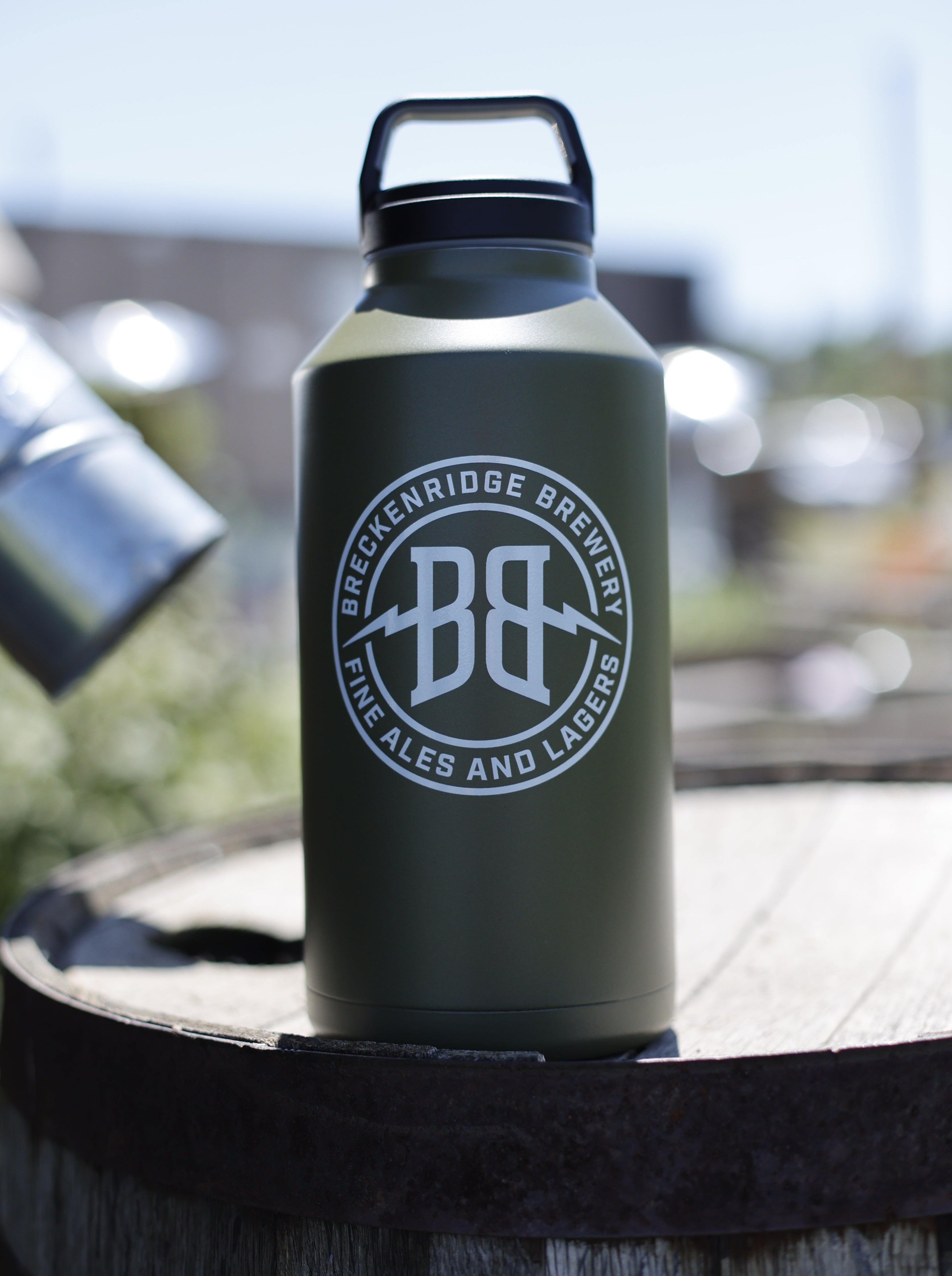 Load image into Gallery viewer, 64oz Shine Growler - Military Green
