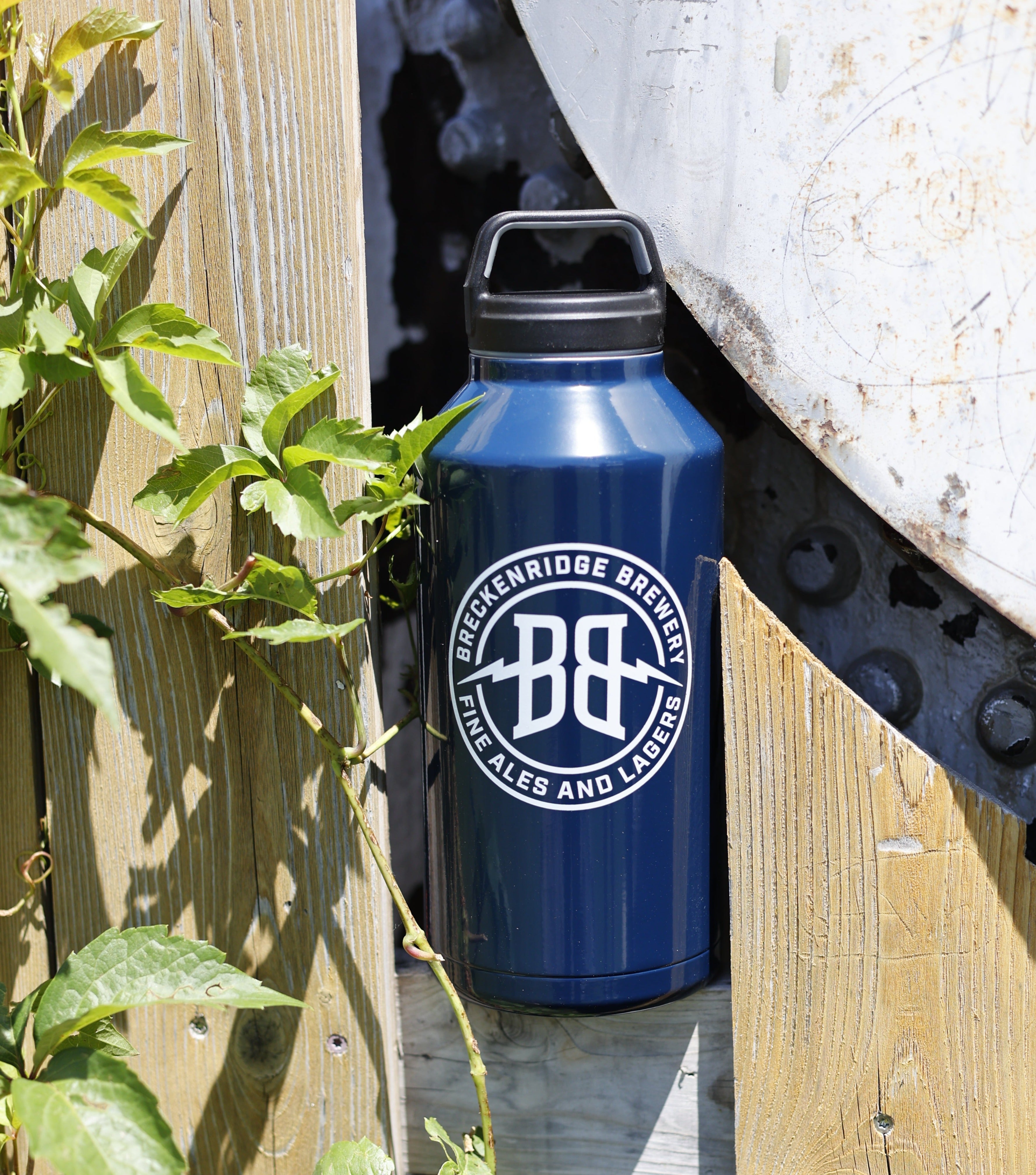 Load image into Gallery viewer, 64oz Shine Growler - Deep Blue

